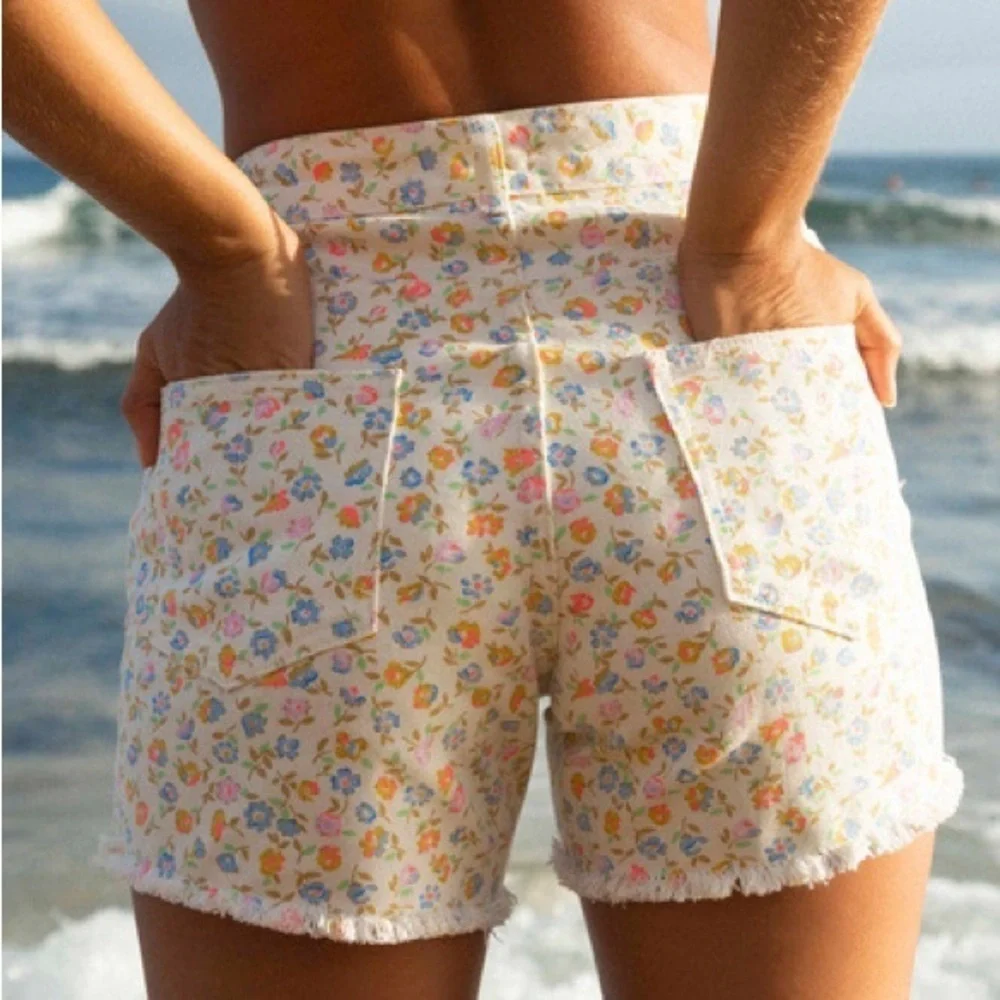 ☀️BILLABONG☀️ HOW BOUT THAT FLORAL JEAN SHORTS
